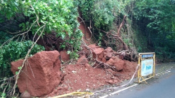 Landslide debris on Porvorim-Betim road continues to pose risk