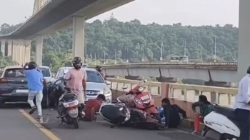 ﻿Mandovi bridge accident: Driver, car owner booked