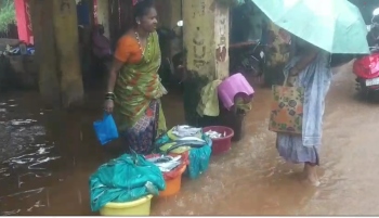 Pernem fish market flooded due to heavy rainfall; Vendors & customers face hardships