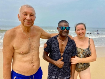 Fisherman Pele rescues Russian national from rough sea at Benaulim