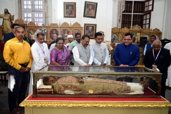 Guv, CM, leaders venerate Relics