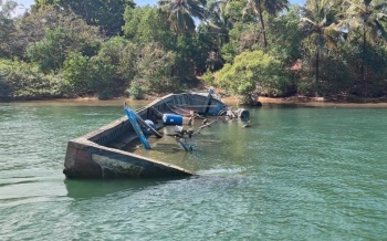 Cavelossim panchayat warns of disaster due to sunken trawler in Sal