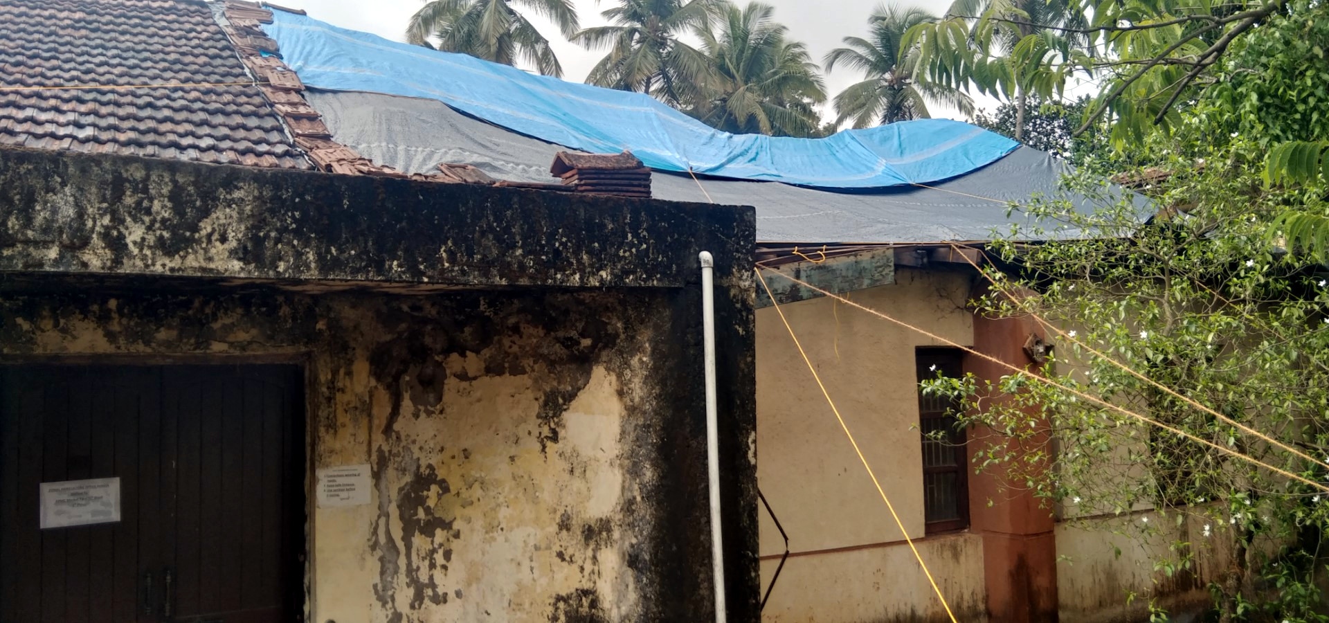 Roof of dilapidated Ponda   agricultural office collapses