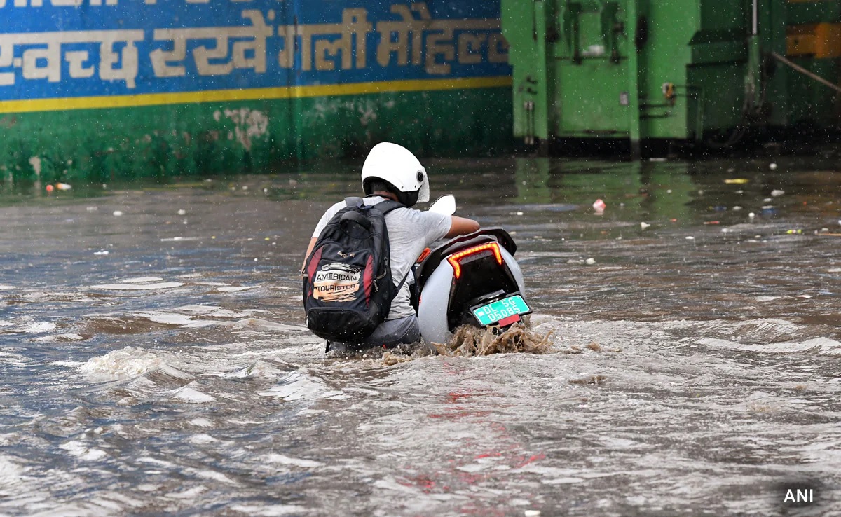 ﻿Why does Delhi suffer from waterlogging every year?