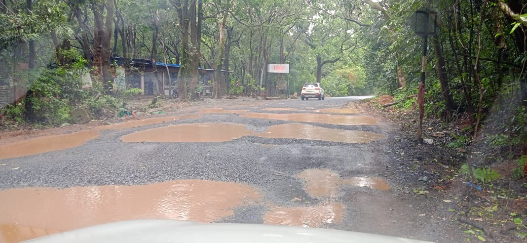 Motorists upset with poor state of   Goa-Belagavi highway at Chorla