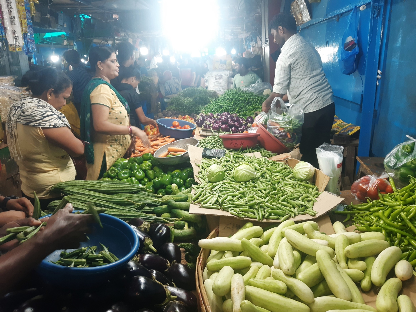 K'taka tambdi bhaji conspicuous by its   absence in bustling Gandhi market