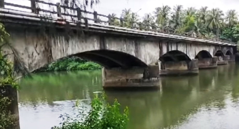 Locals feel govt should build   parallel bridge at Assolna