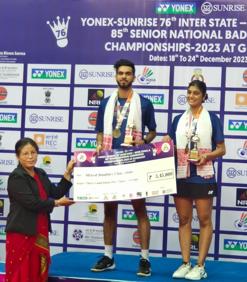 ﻿Tanisha wins mixed doubles badminton gold at senior nationals