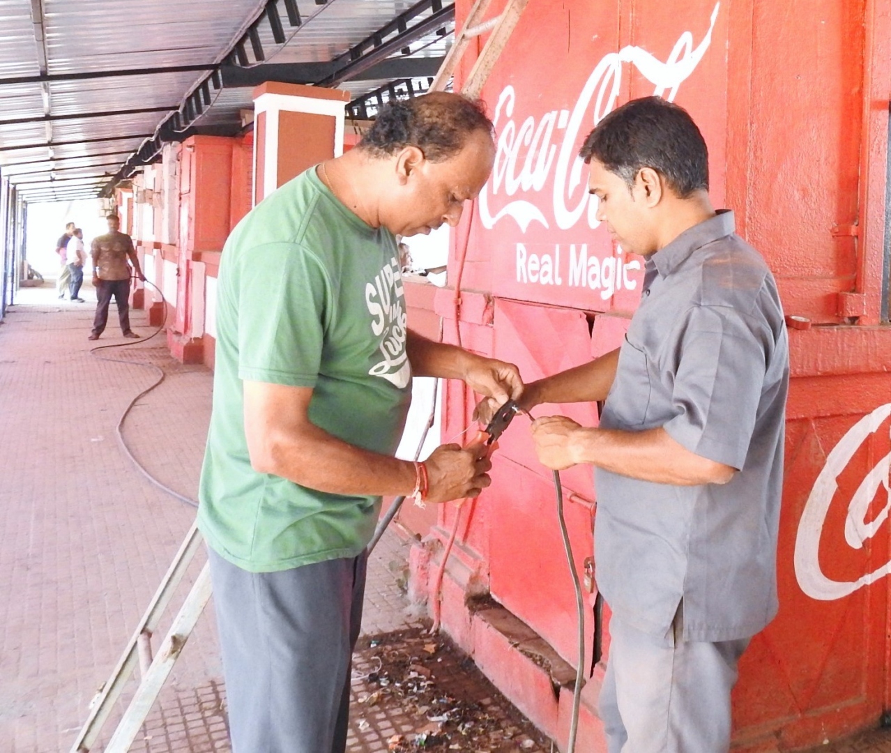 Kiosk owners face power outage due  to damaged underground cable