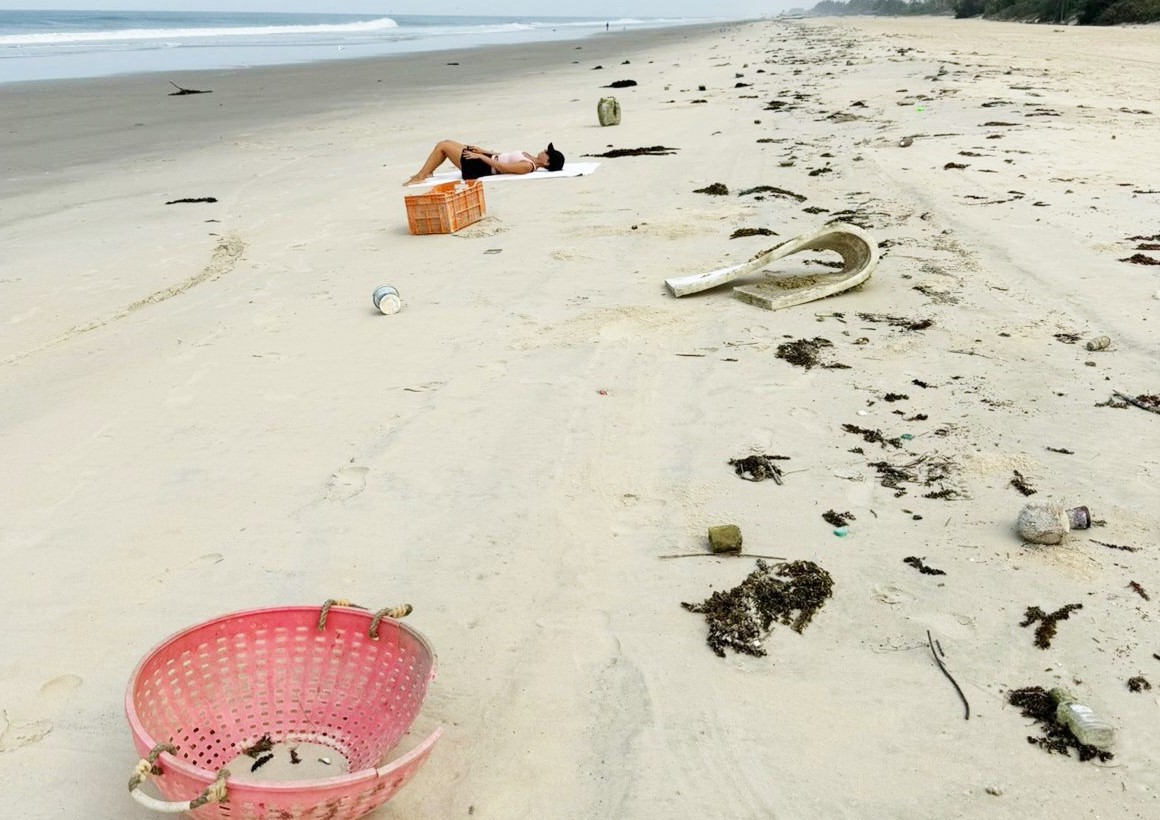 Mixed waste washes ashore along Salcete coastal belt