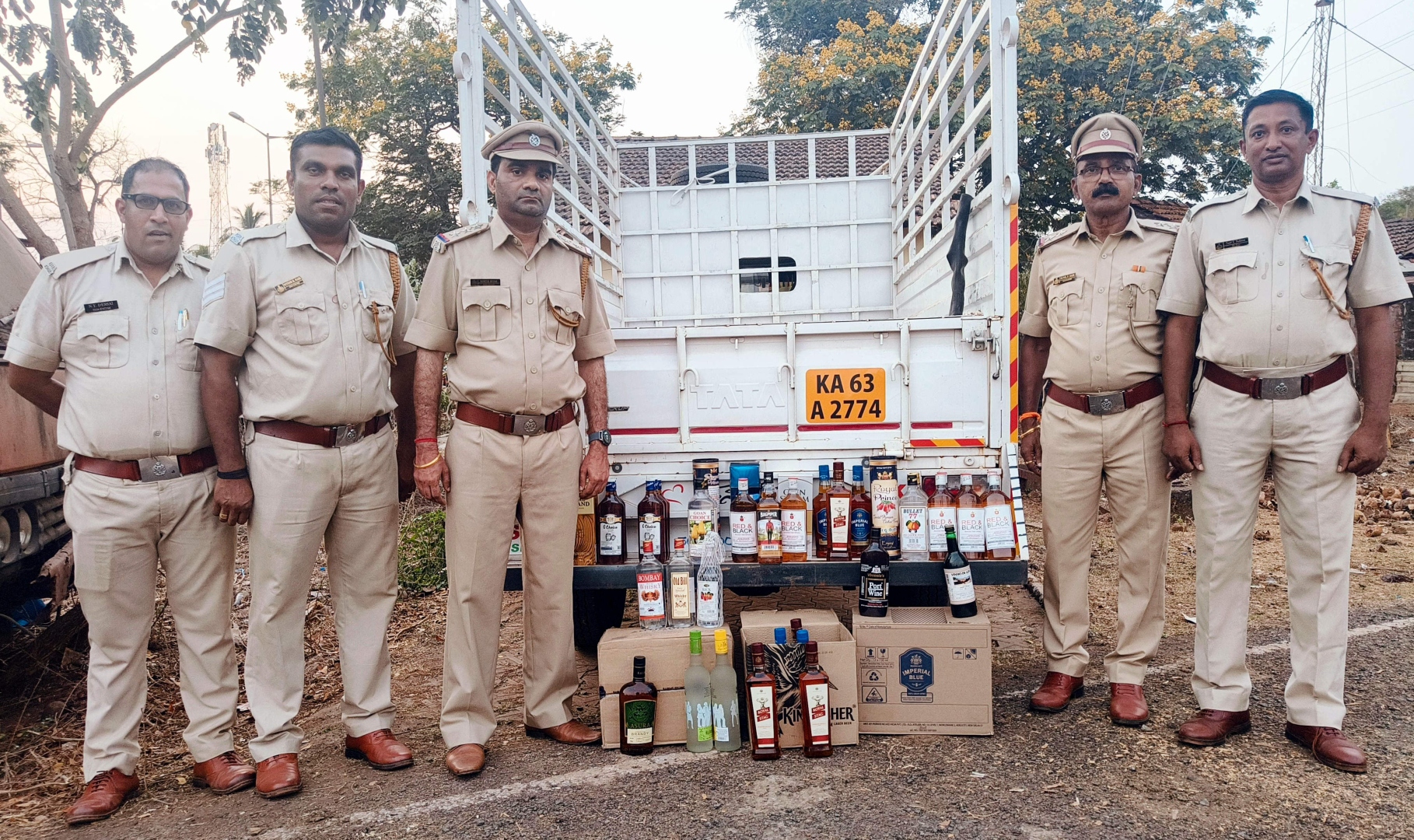 ﻿Liquor seized in Mollem, 1 held