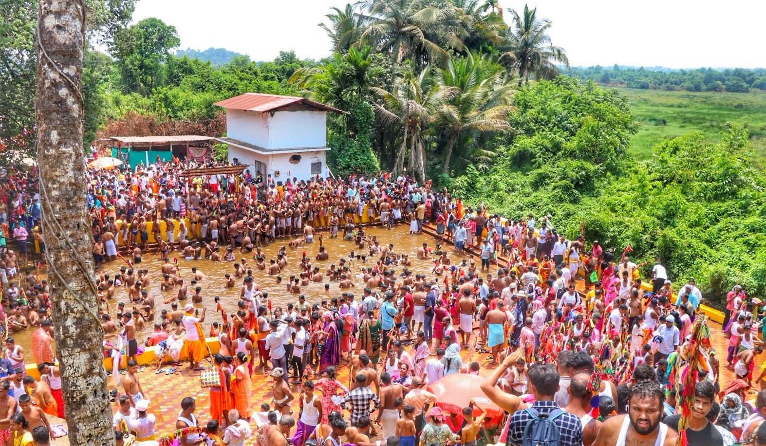 ﻿Thousands of devotees throng  Shirgao for Lairai Devi zatra