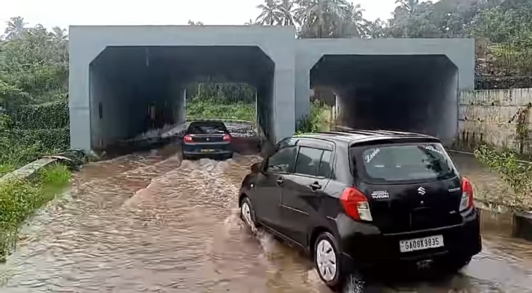 Inundated Seraulim underpass leaves commuters struggling