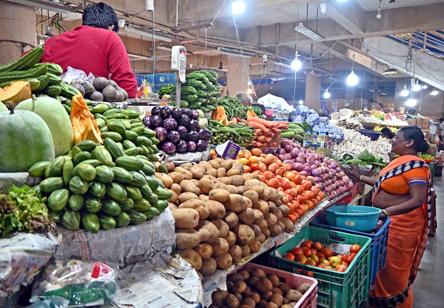 As vegetable prices skyrocket, common man feels the strain