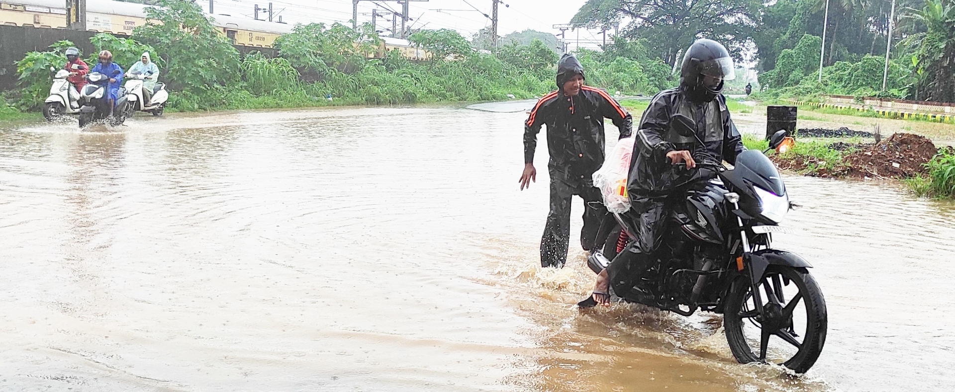 Landslide and strong winds disrupt Salcete