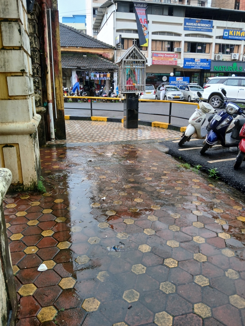 Stinking water floods MMC building pavement once again