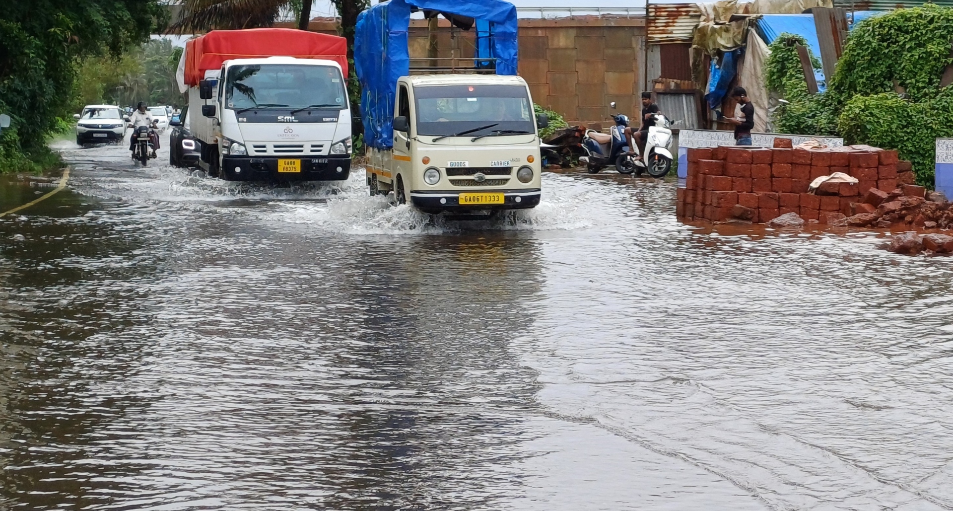 The Goan EveryDay: INCESSANT RAIN CAUSES FLOODING, LANDSLIDES