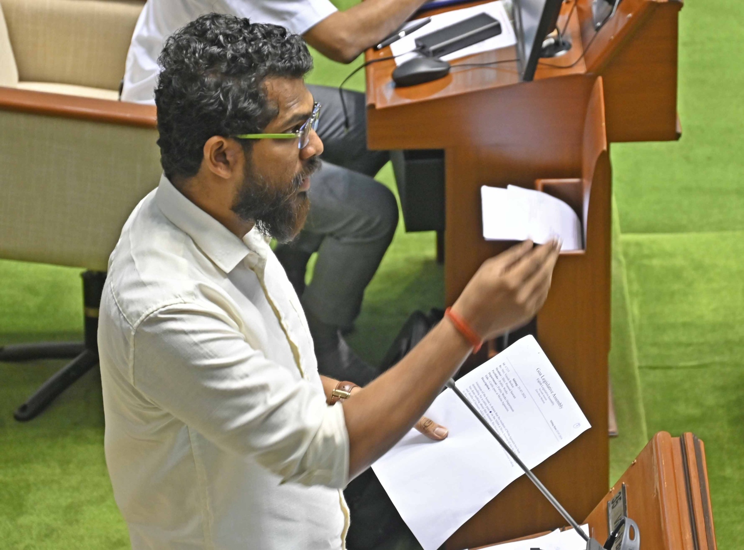 ﻿MLA Viresh flays ministers for   avoiding questions in Assembly