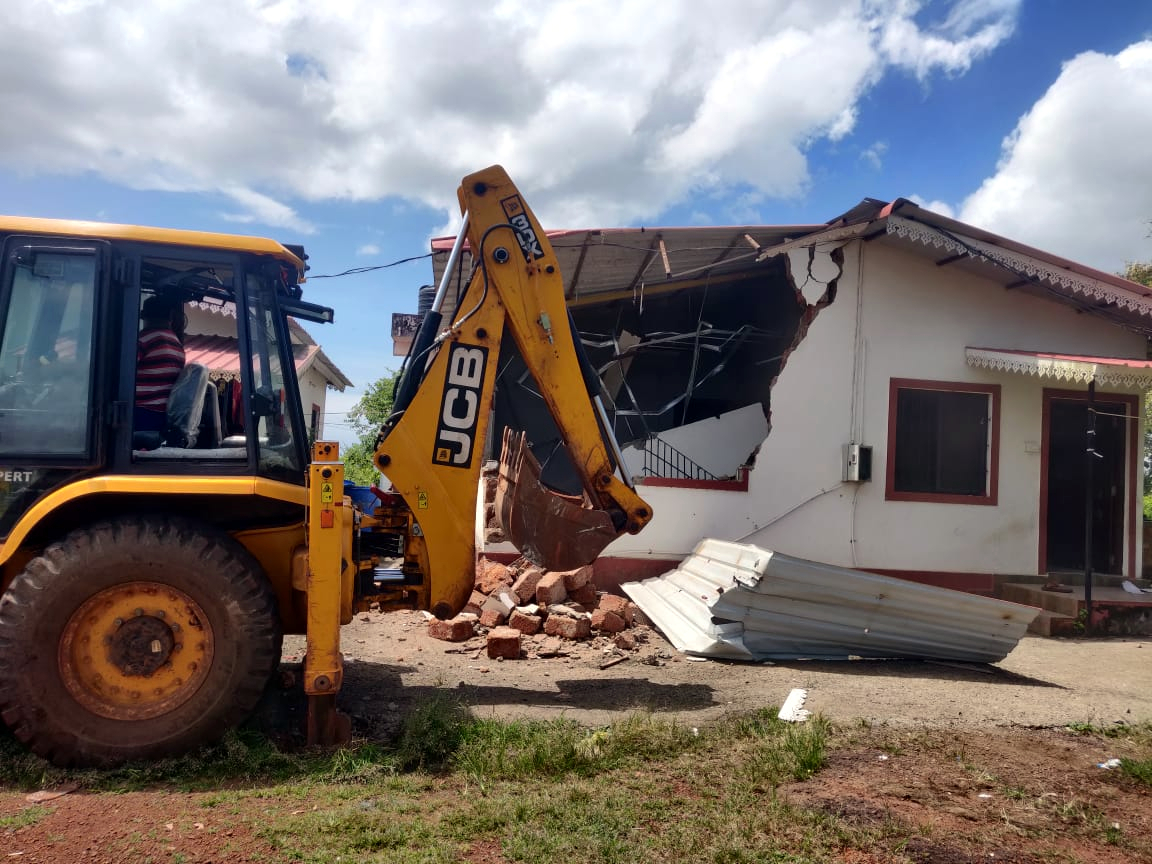 Illegal structures linked to murder, land fraud accused razed in Mapusa