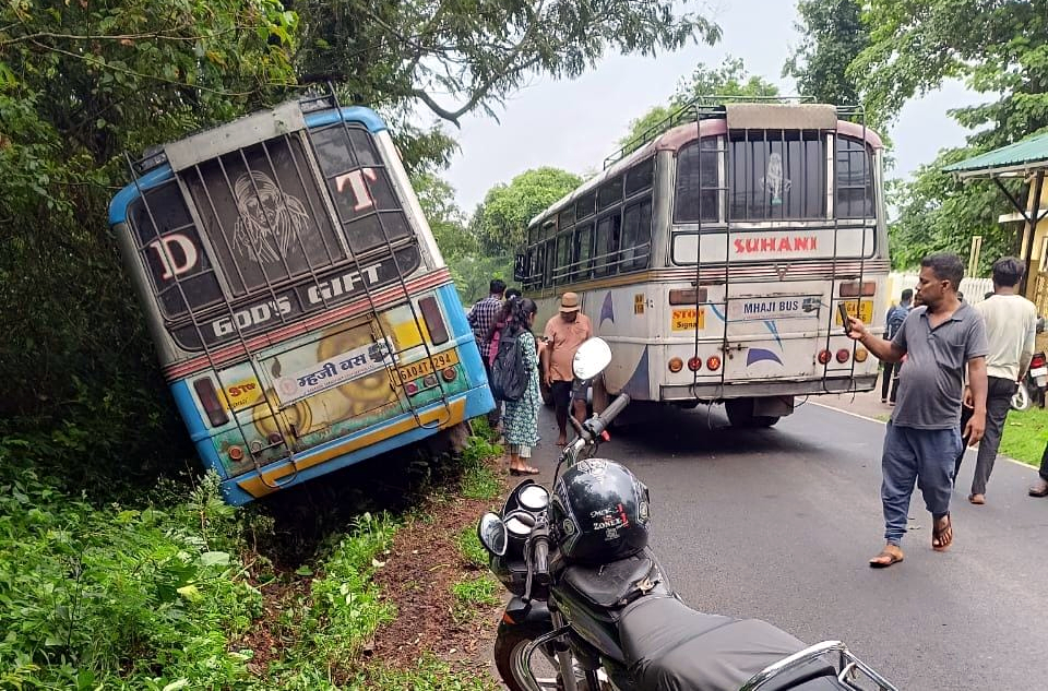 Mhaji Bus goes off road at Shristhal