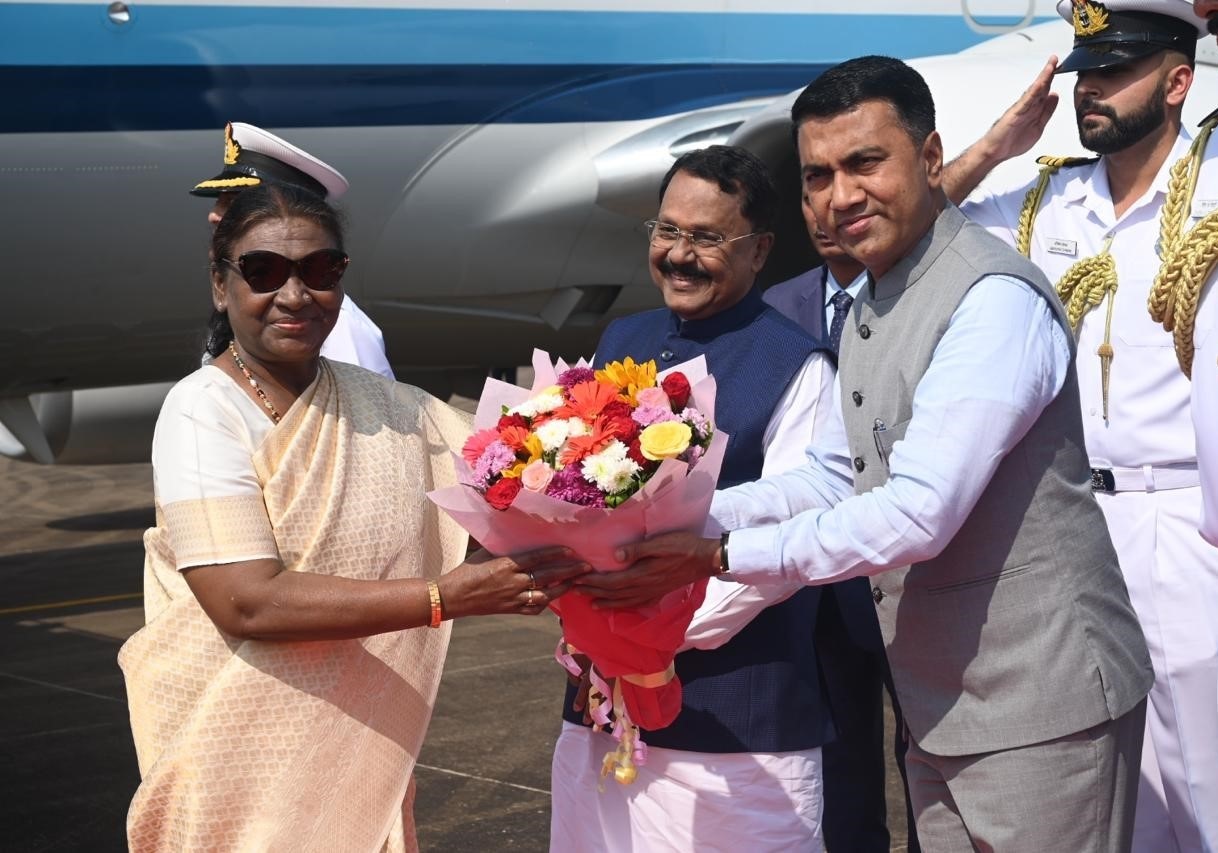 Prez Murmu arrives in Goa on transit visit