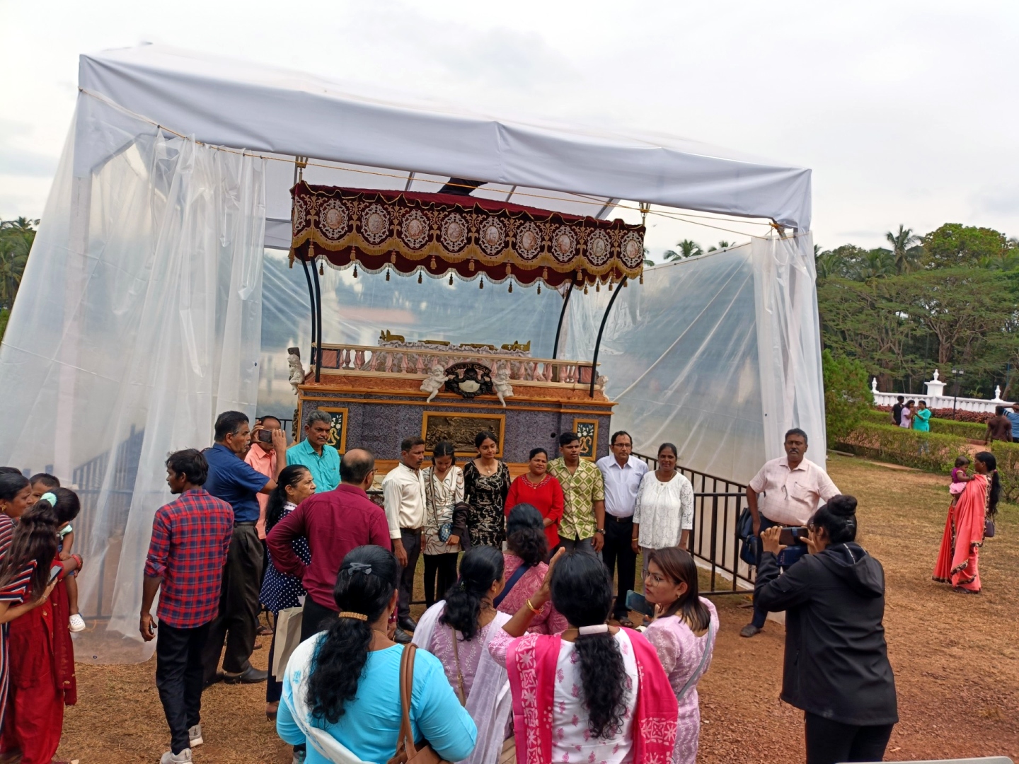 Carriage that carried Relics of St Xavier attracts devotees