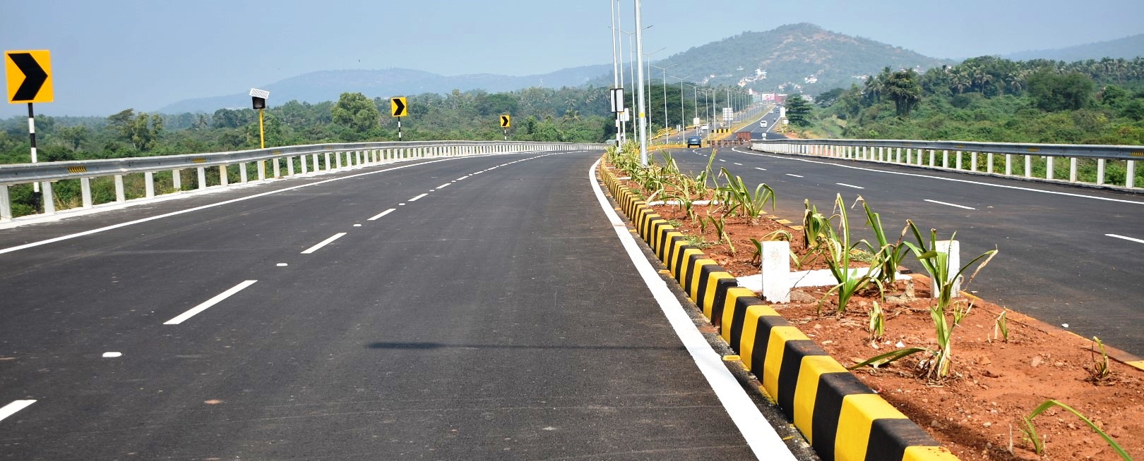 Margao chock-o-block with vehicles, but no word on crucial western bypass link opening