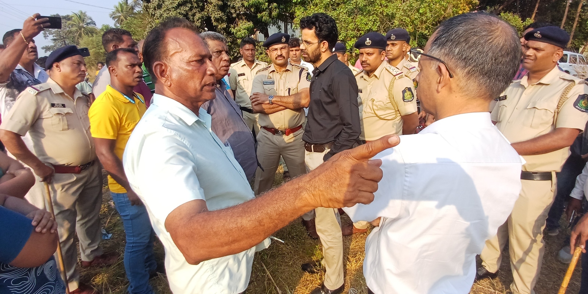 Controversy over access to Shivaji statue: More drama as cops halt re-fencing at disputed site in Areal