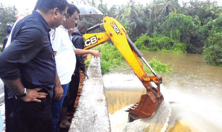 Water enters houses in Verna, Rumder road  submerged; authorities open sluice gates