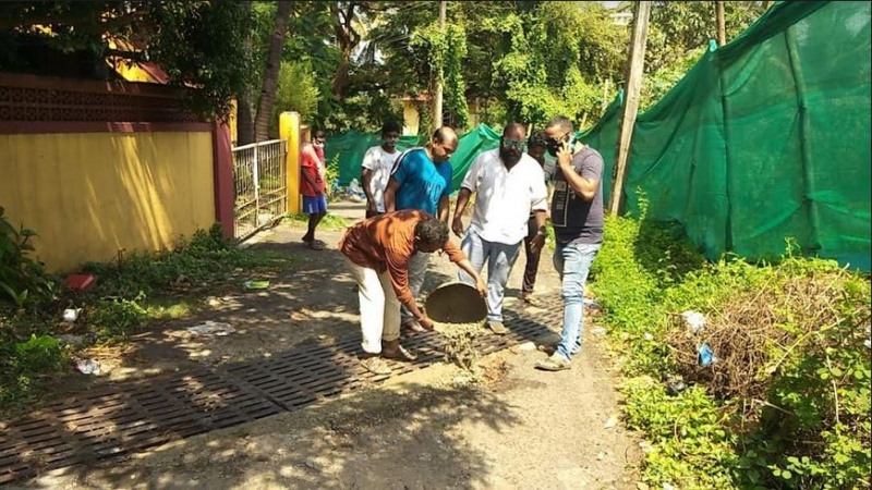 The Goan EveryDay: Activist patches potholed road in New Vaddem at own cost