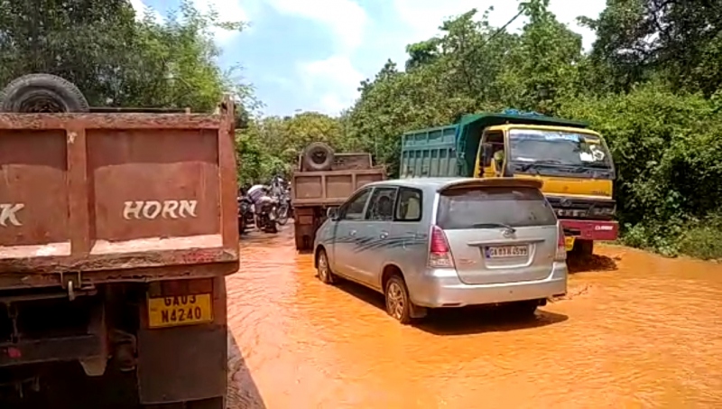 Tillari Dam canal ruptures; floods road, plantations