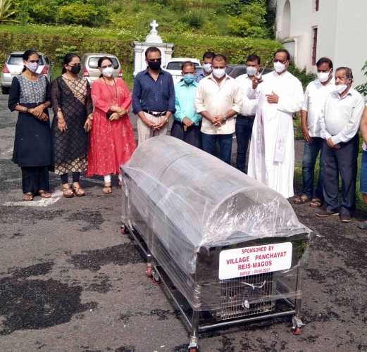 Panchayat donates   mobile morgue to   Reis Magos Church