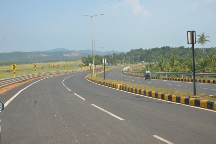 Gadkari dedicates missing link of NH 566 to the nation