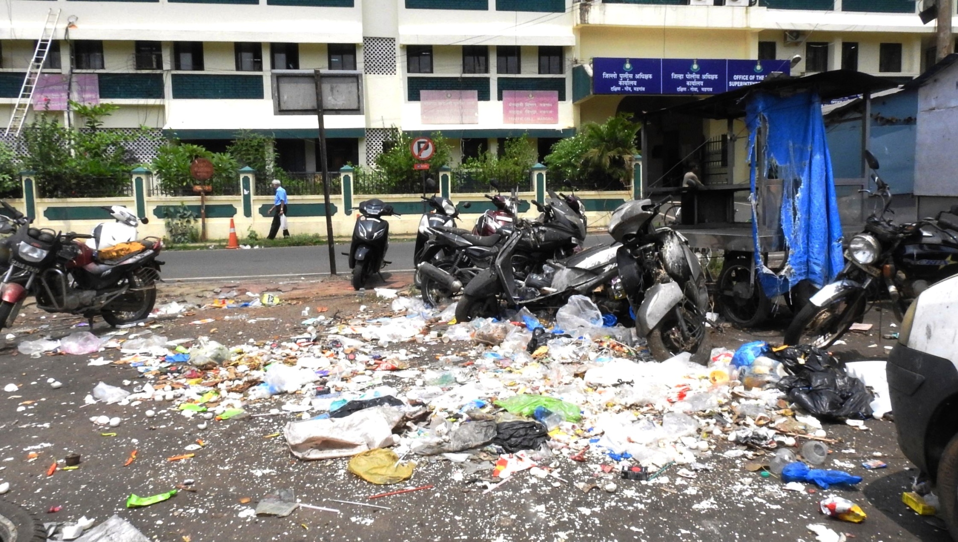 Rampant dumping of waste turns old Margao bus stand into eyesore