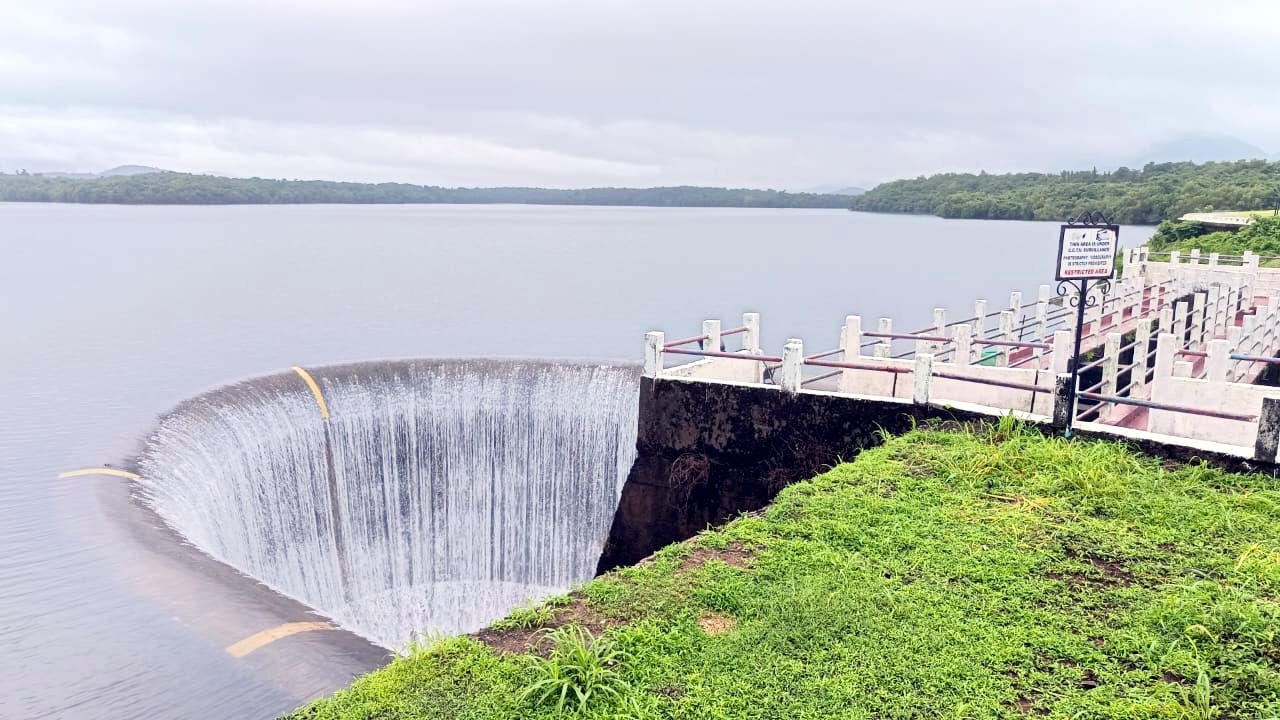 Selaulim dam overflows from spillway