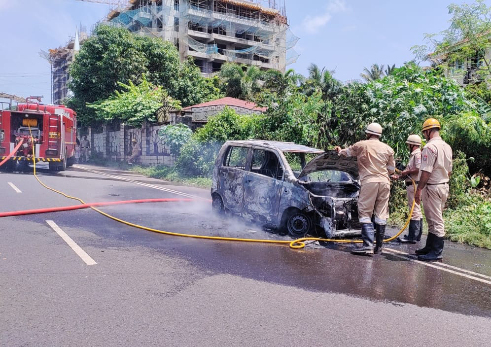 Fireman dies after dousing car on fire