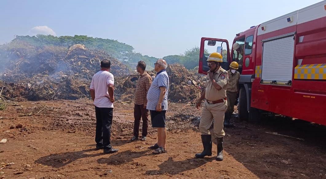 Margao bus stand fire rages, MMC officials say cannot clear waste mound due to pending bills