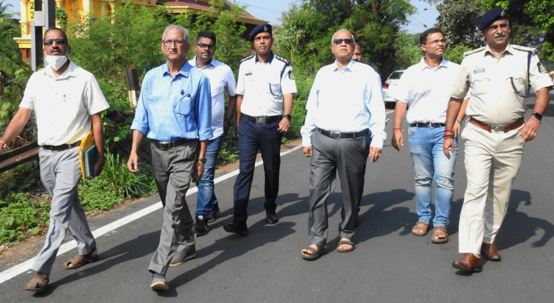 MLA, officials inspect Comba   ring road, plan decongestion