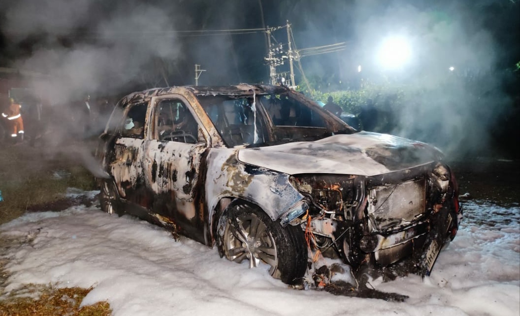 The Goan EveryDay: Erratic fireworks burn car to ashes at dance venue