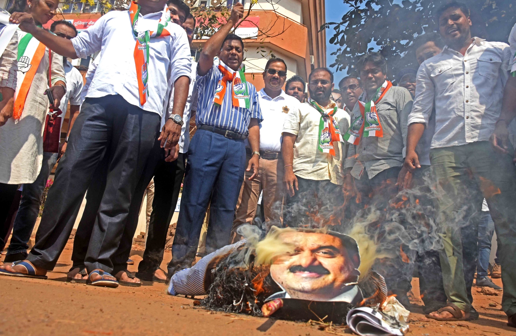 Adani row: Cong holds protest